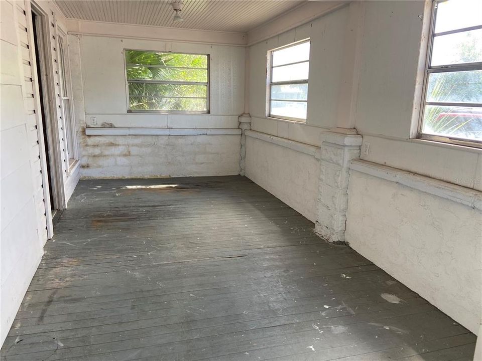Recently Sold: $55,000 (2 beds, 1 baths, 2207 Square Feet)