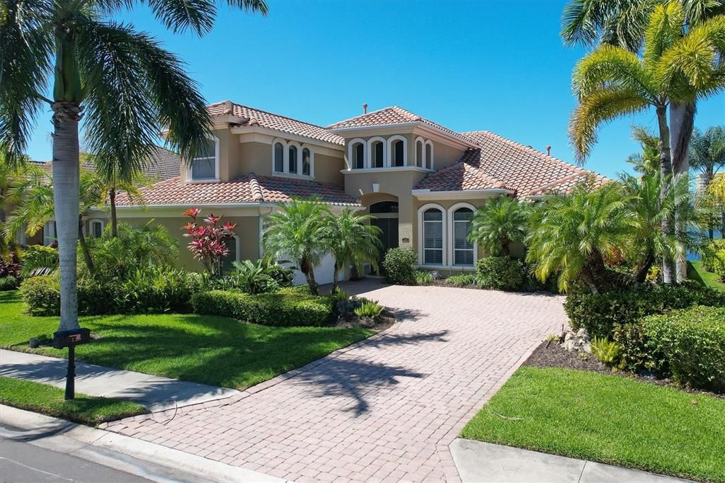 Recently Sold: $1,600,000 (3 beds, 3 baths, 2913 Square Feet)