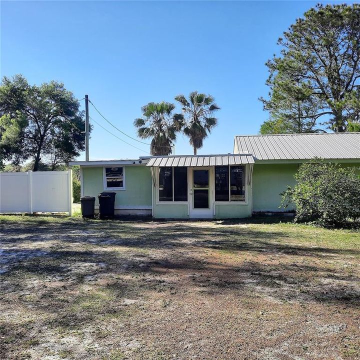 Recently Sold: $165,000 (3 beds, 2 baths, 1084 Square Feet)
