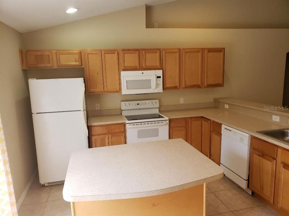 Recently Rented: $1,575 (3 beds, 2 baths, 1351 Square Feet)
