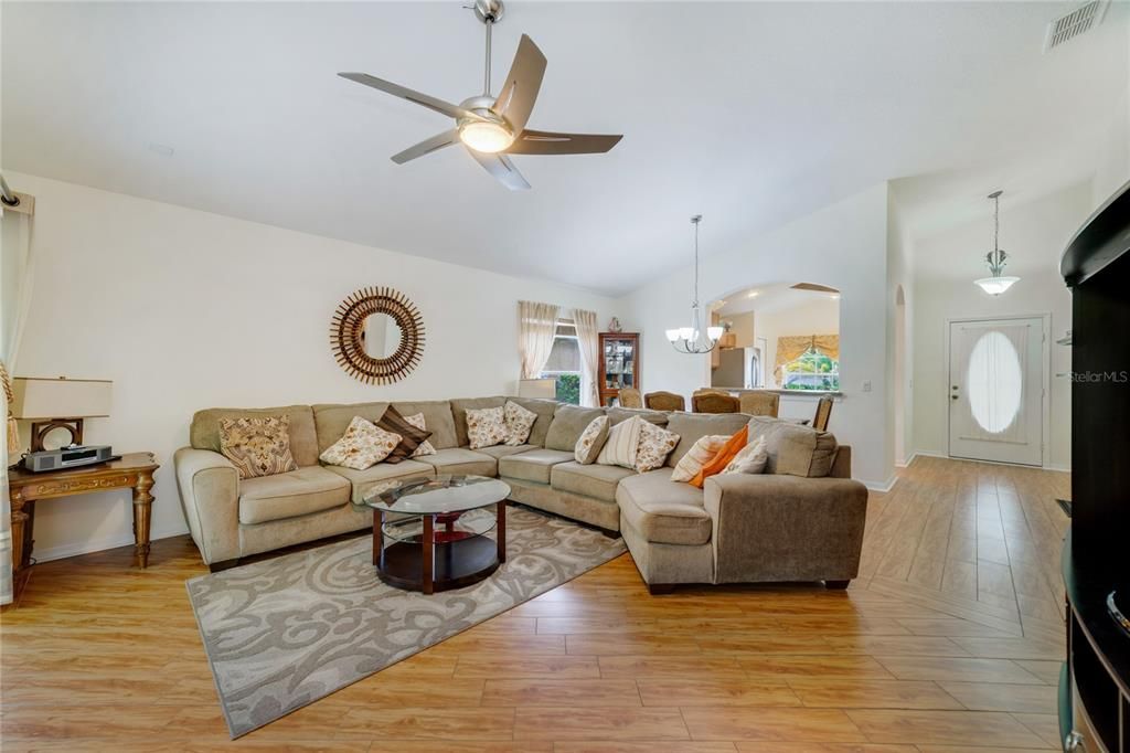 Recently Sold: $325,000 (3 beds, 2 baths, 1500 Square Feet)