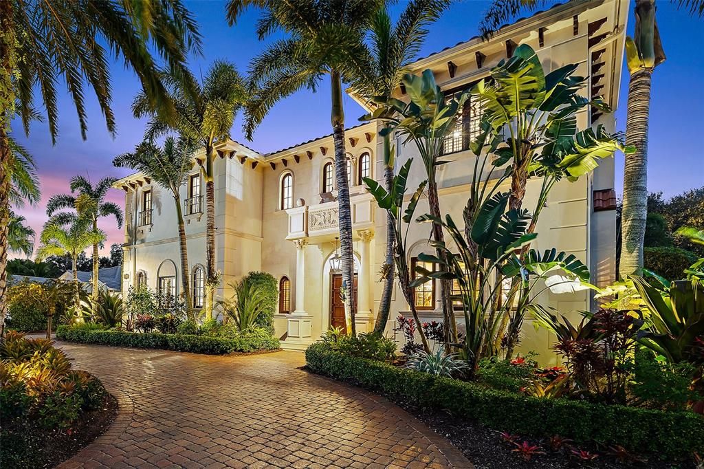 Recently Sold: $2,450,000 (4 beds, 5 baths, 6504 Square Feet)