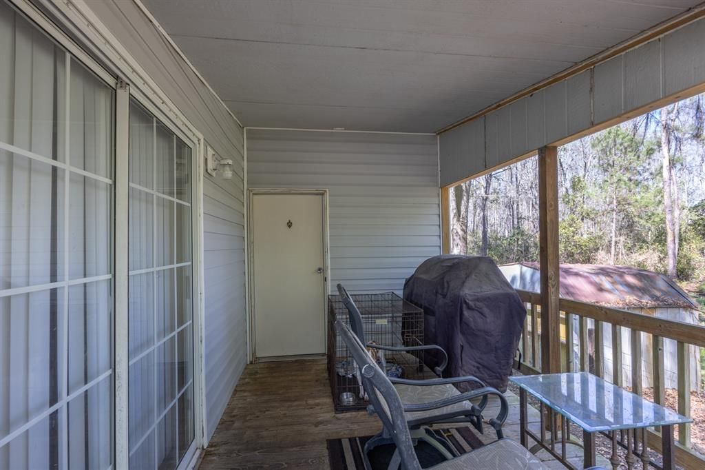 Covered side porch