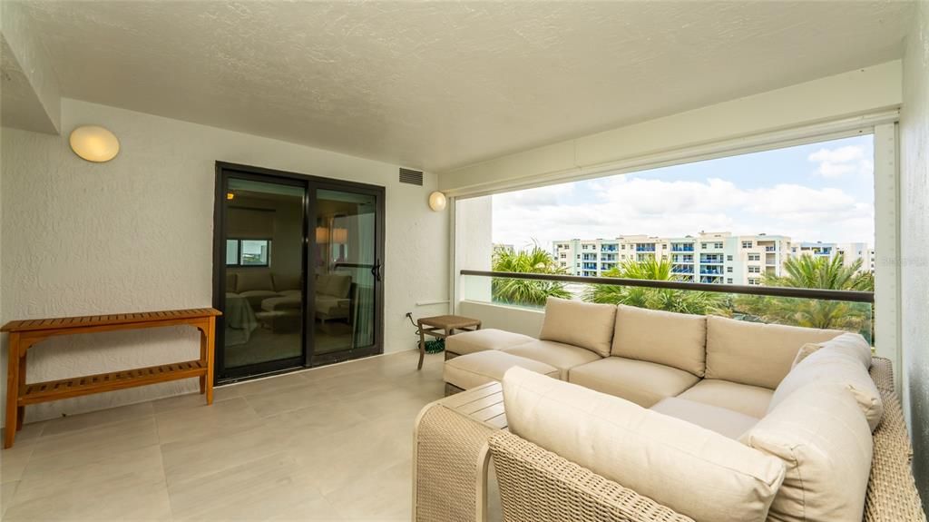 Recently Sold: $1,980,000 (3 beds, 3 baths, 2100 Square Feet)