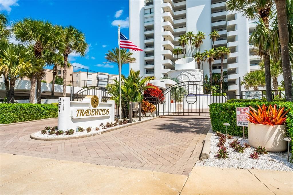 Recently Sold: $1,980,000 (3 beds, 3 baths, 2100 Square Feet)