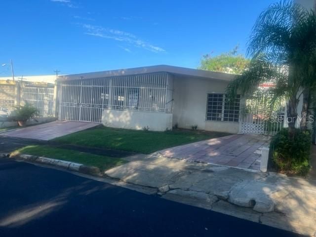 Recently Sold: $113,000 (6 beds, 2 baths, 2400 Square Feet)