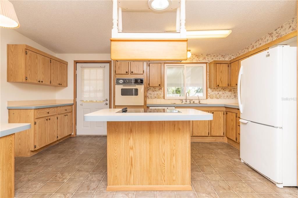 Recently Sold: $299,900 (2 beds, 2 baths, 1552 Square Feet)