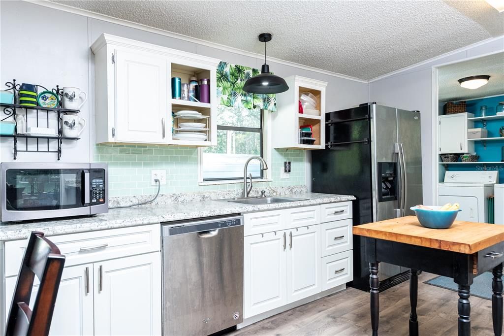 Recently Sold: $225,000 (3 beds, 2 baths, 1404 Square Feet)