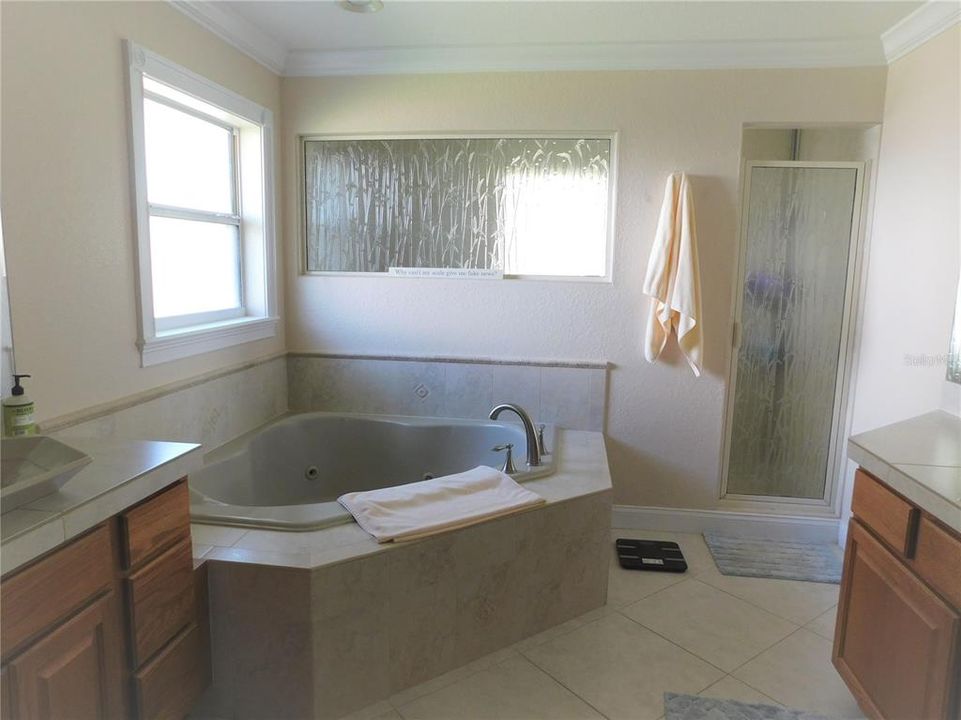 Недавно продано: $425,000 (3 спален, 2 ванн, 2322 Квадратных фут)