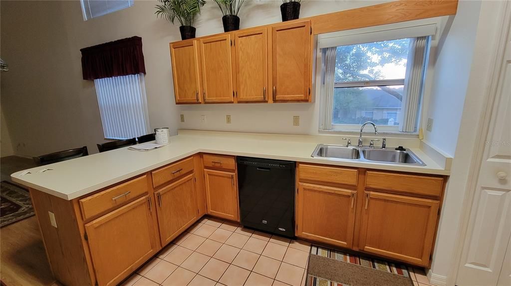 Recently Rented: $1,900 (2 beds, 2 baths, 1325 Square Feet)