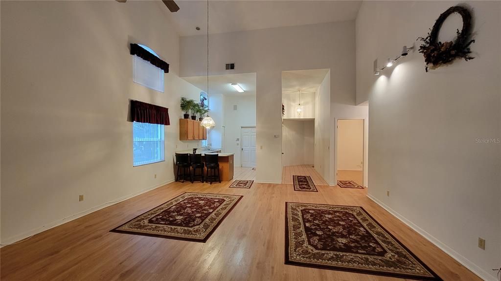 Recently Rented: $1,900 (2 beds, 2 baths, 1325 Square Feet)