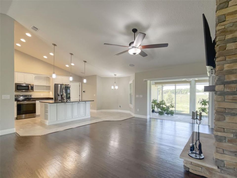 Recently Sold: $745,000 (3 beds, 2 baths, 1900 Square Feet)