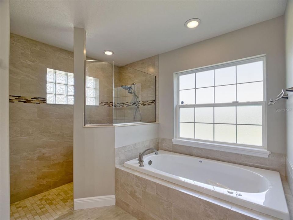 Недавно продано: $745,000 (3 спален, 2 ванн, 1900 Квадратных фут)