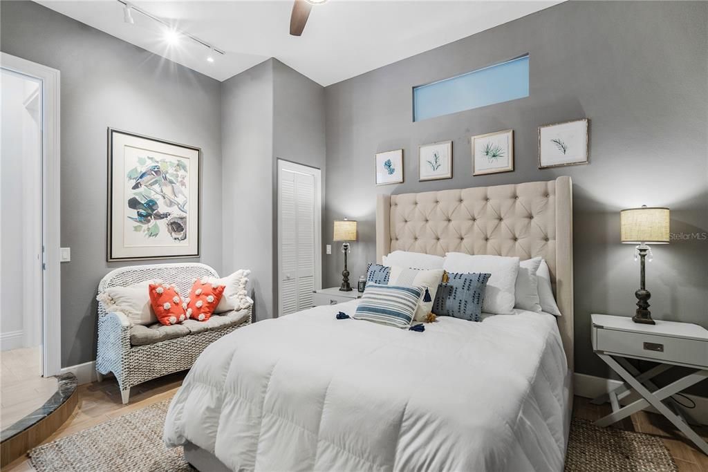 Recently Sold: $1,599,000 (5 beds, 2 baths, 3764 Square Feet)