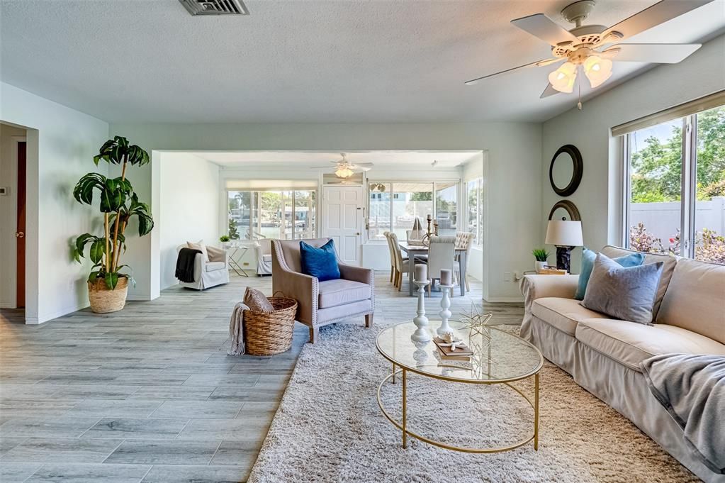 Recently Sold: $950,000 (2 beds, 2 baths, 1596 Square Feet)