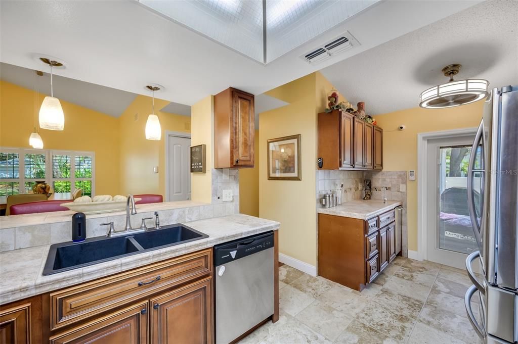 Recently Sold: $315,000 (3 beds, 2 baths, 1517 Square Feet)
