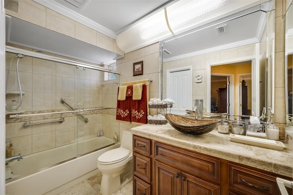 最近售出: $315,000 (3 贝兹, 2 浴室, 1517 平方英尺)