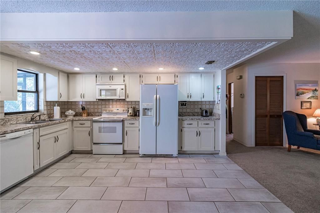 Recently Sold: $349,900 (3 beds, 2 baths, 1920 Square Feet)