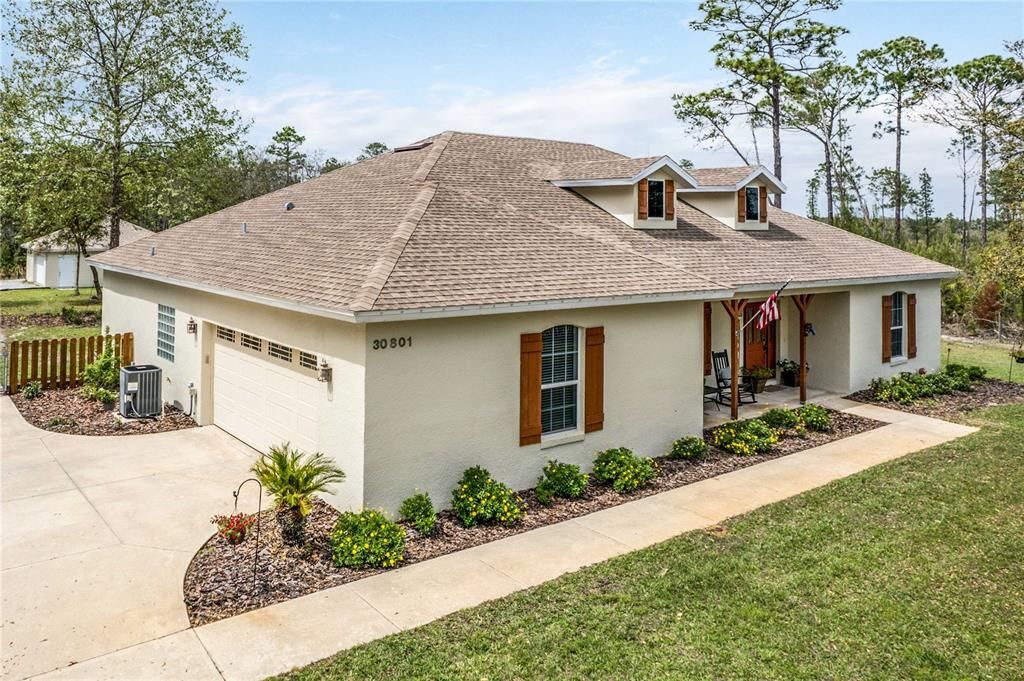 Recently Sold: $425,000 (3 beds, 2 baths, 1801 Square Feet)