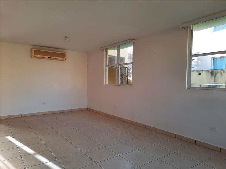 Vendido Recientemente: $270,000 (3 camas, 2 baños, 0 Pies cuadrados)