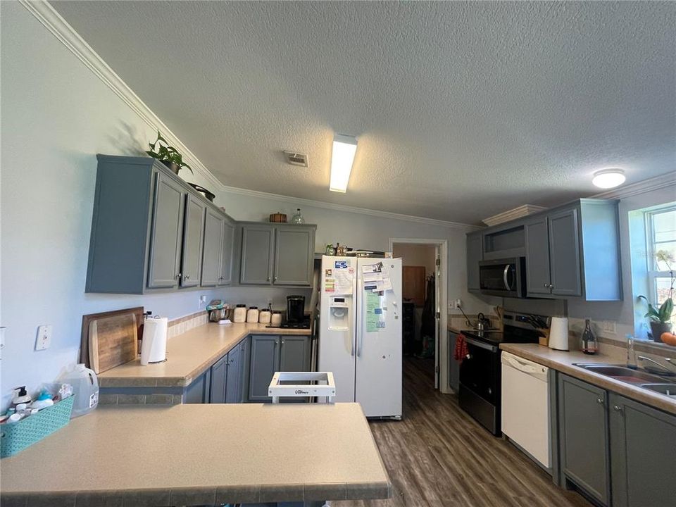Recently Sold: $218,000 (3 beds, 2 baths, 1512 Square Feet)