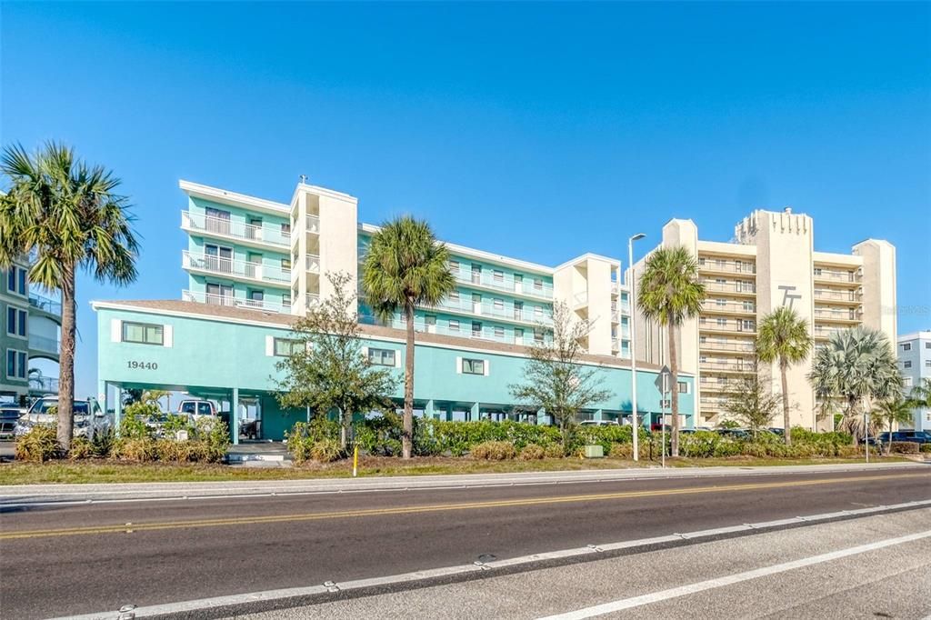 Recently Sold: $640,000 (1 beds, 1 baths, 875 Square Feet)