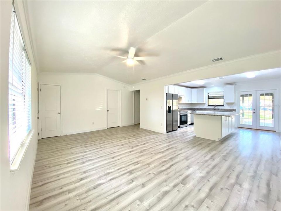 Recently Sold: $184,500 (2 beds, 1 baths, 952 Square Feet)