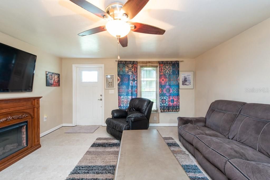 Recently Sold: $275,000 (2 beds, 2 baths, 1108 Square Feet)