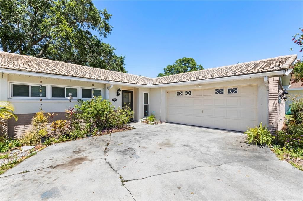 Recently Sold: $350,000 (3 beds, 2 baths, 1916 Square Feet)