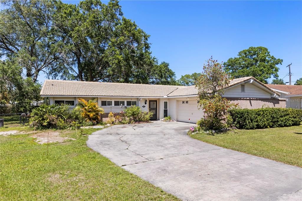 Recently Sold: $350,000 (3 beds, 2 baths, 1916 Square Feet)