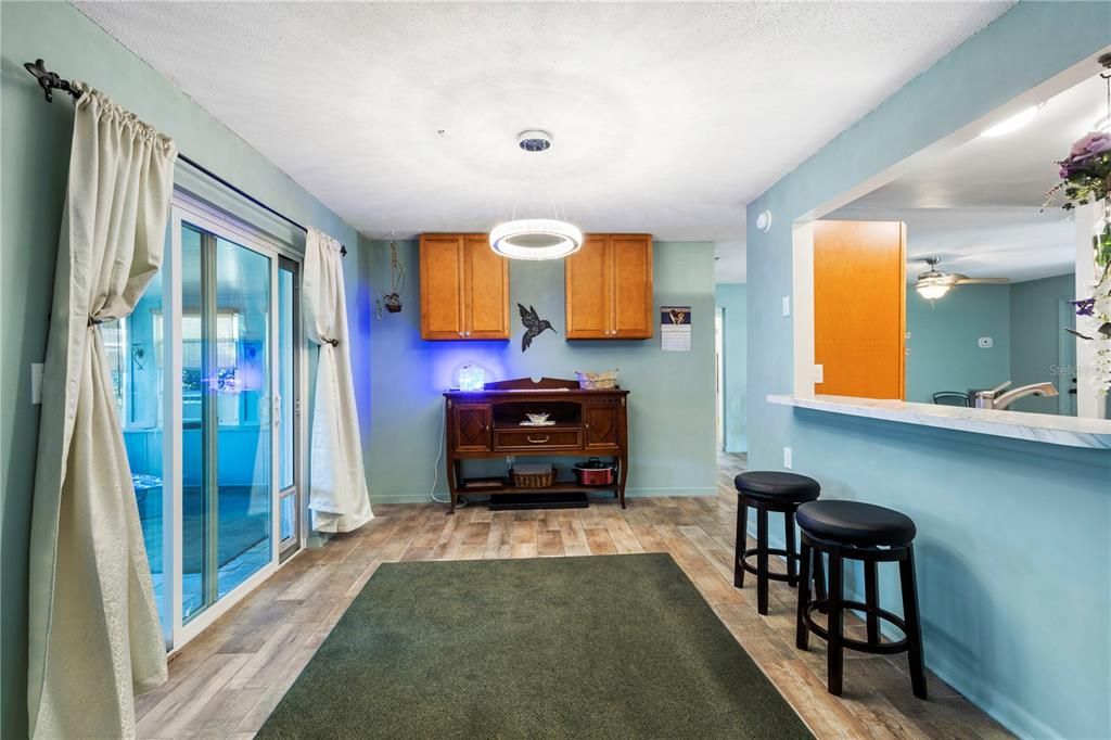 Recently Sold: $350,000 (3 beds, 2 baths, 1916 Square Feet)