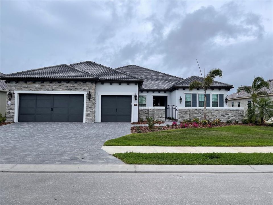 Recently Sold: $1,300,000 (3 beds, 2 baths, 3400 Square Feet)