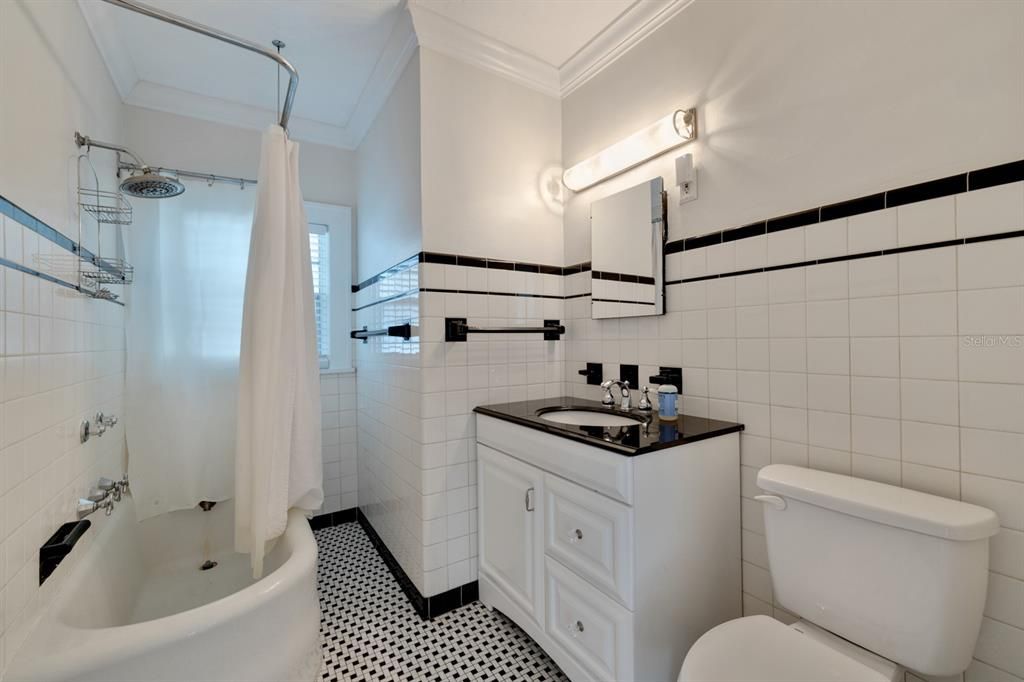最近售出: $700,000 (3 贝兹, 2 浴室, 1766 平方英尺)