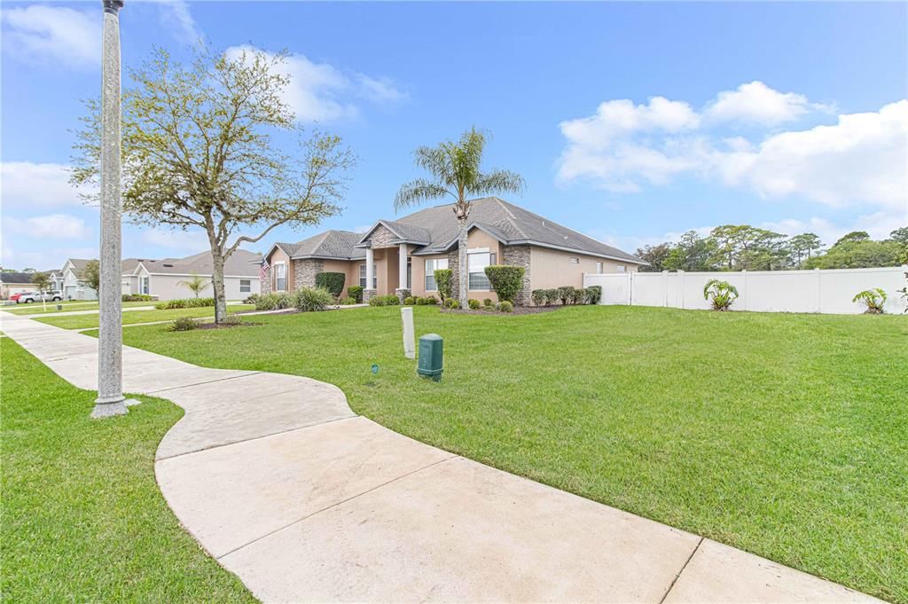 Recently Sold: $544,000 (4 beds, 2 baths, 2707 Square Feet)