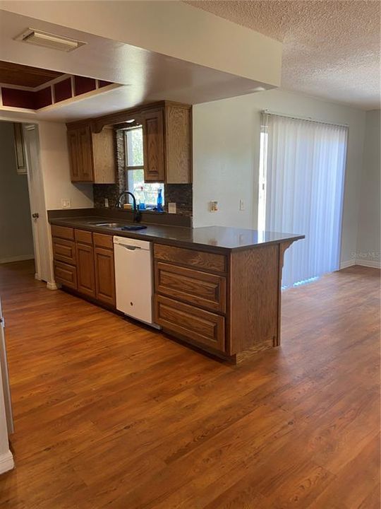 Recently Sold: $350,000 (2 beds, 2 baths, 1203 Square Feet)