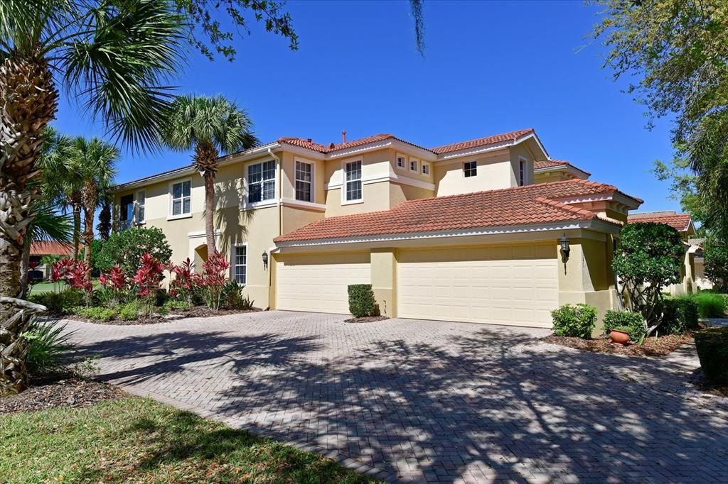 Recently Sold: $350,000 (3 beds, 2 baths, 1254 Square Feet)