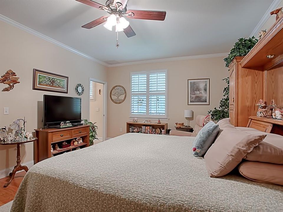 In-law suite with plantation shutters