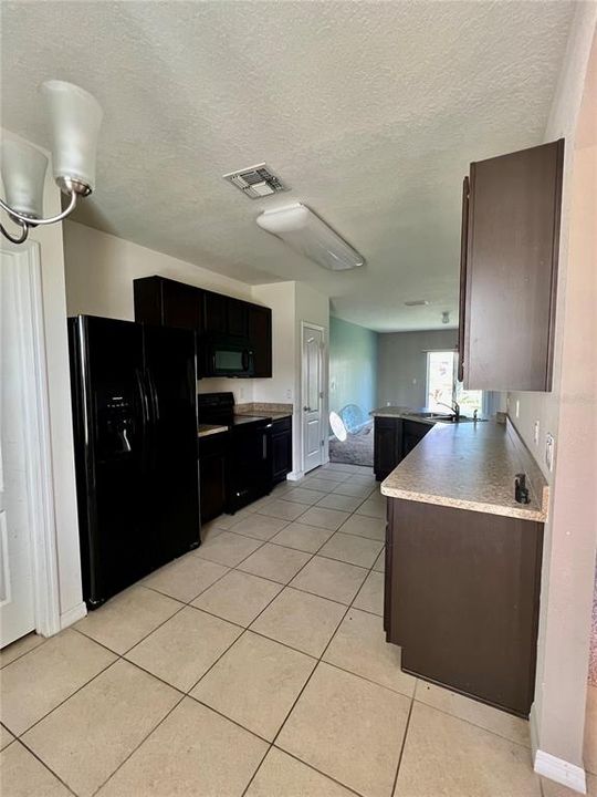 Recently Sold: $300,000 (3 beds, 2 baths, 1653 Square Feet)