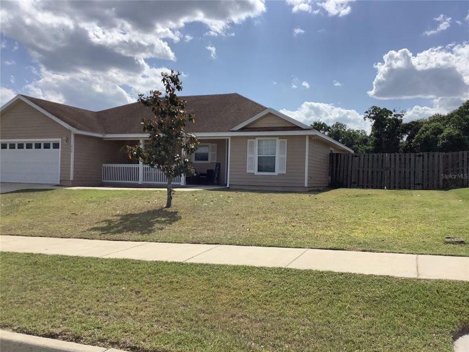 Recently Sold: $299,900 (3 beds, 2 baths, 1674 Square Feet)