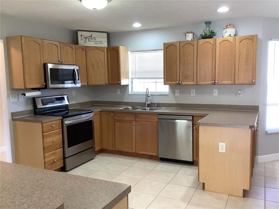 Recently Sold: $299,900 (3 beds, 2 baths, 1674 Square Feet)