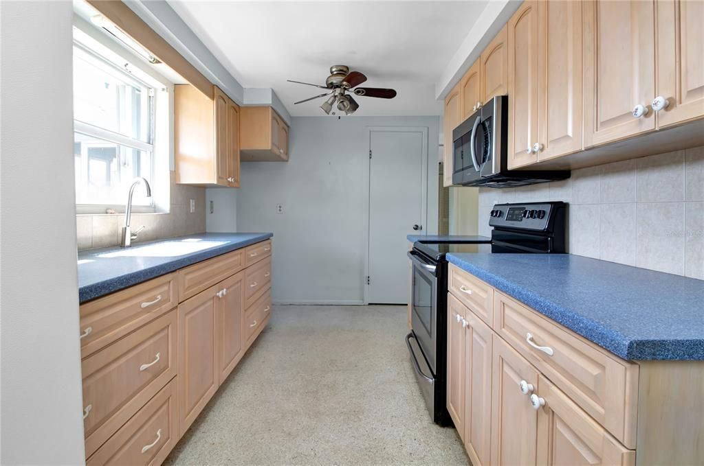 Recently Sold: $215,000 (2 beds, 2 baths, 1339 Square Feet)
