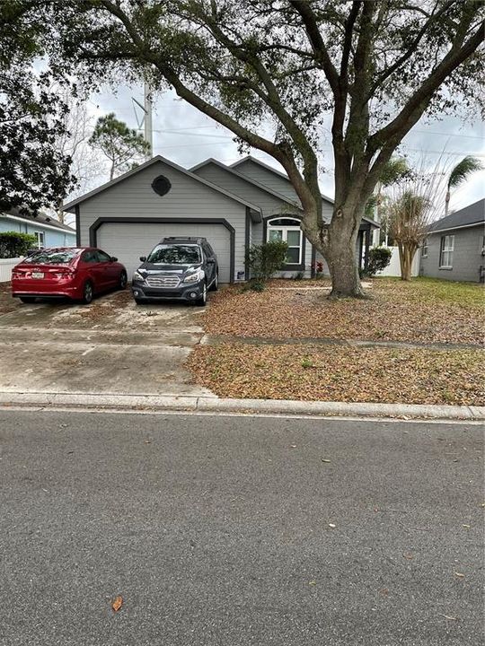 Recently Sold: $330,000 (3 beds, 2 baths, 1272 Square Feet)