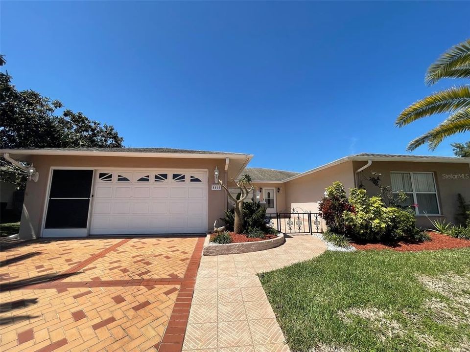 Recently Sold: $349,900 (3 beds, 2 baths, 1998 Square Feet)