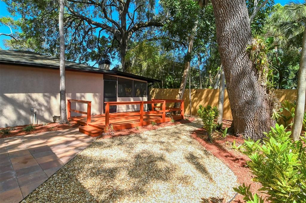 Recently Sold: $399,900 (3 beds, 2 baths, 1374 Square Feet)