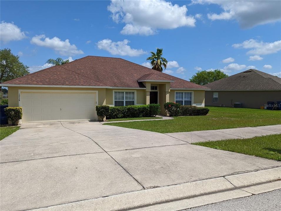 Recently Sold: $350,000 (4 beds, 2 baths, 2187 Square Feet)