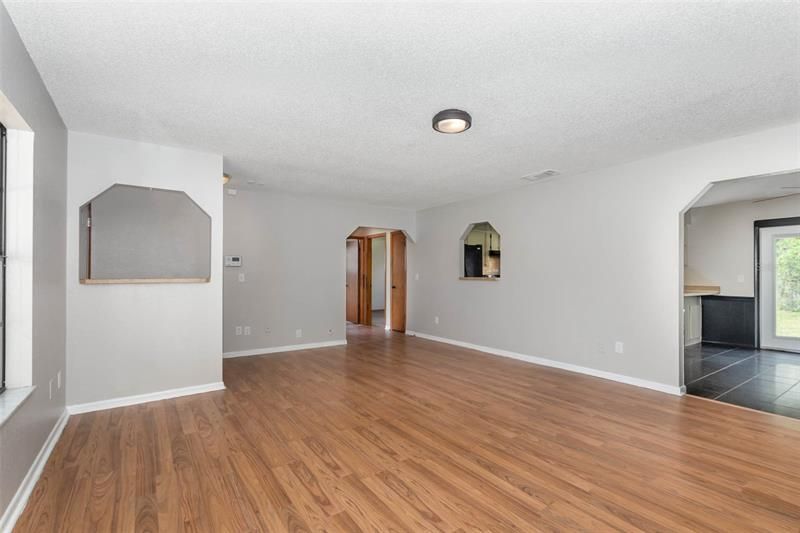 Recently Sold: $281,000 (3 beds, 2 baths, 1700 Square Feet)