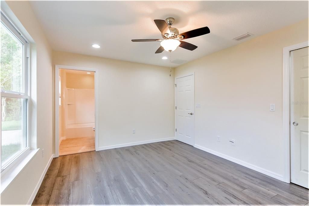 Recently Sold: $240,000 (3 beds, 2 baths, 1231 Square Feet)