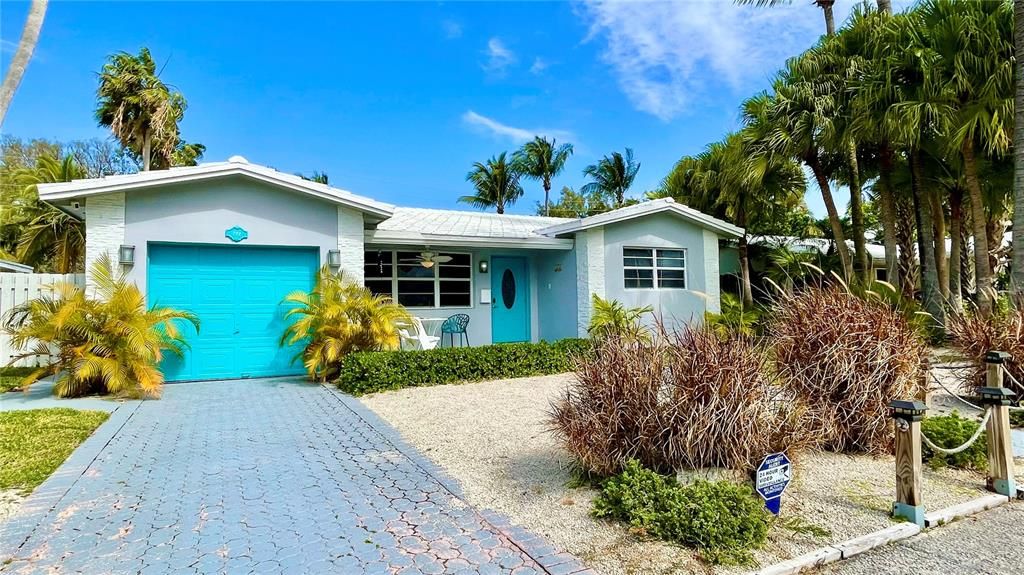 Recently Sold: $1,350,000 (4 beds, 2 baths, 1612 Square Feet)