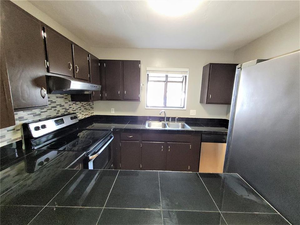 Recently Sold: $169,000 (2 beds, 1 baths, 1062 Square Feet)