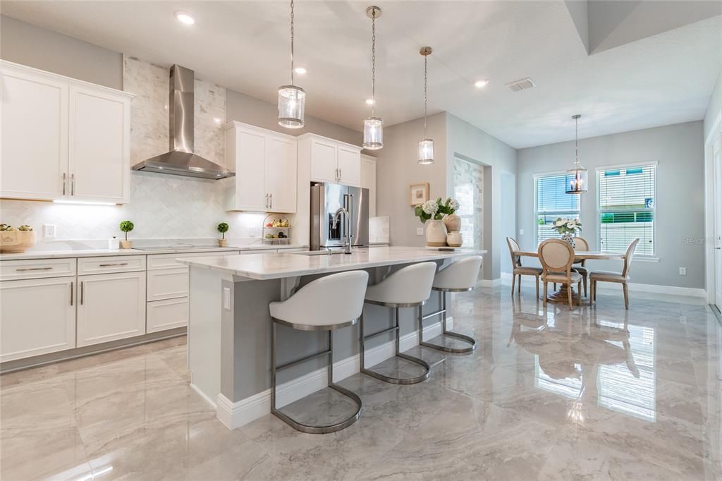 Recently Sold: $825,000 (5 beds, 3 baths, 4131 Square Feet)